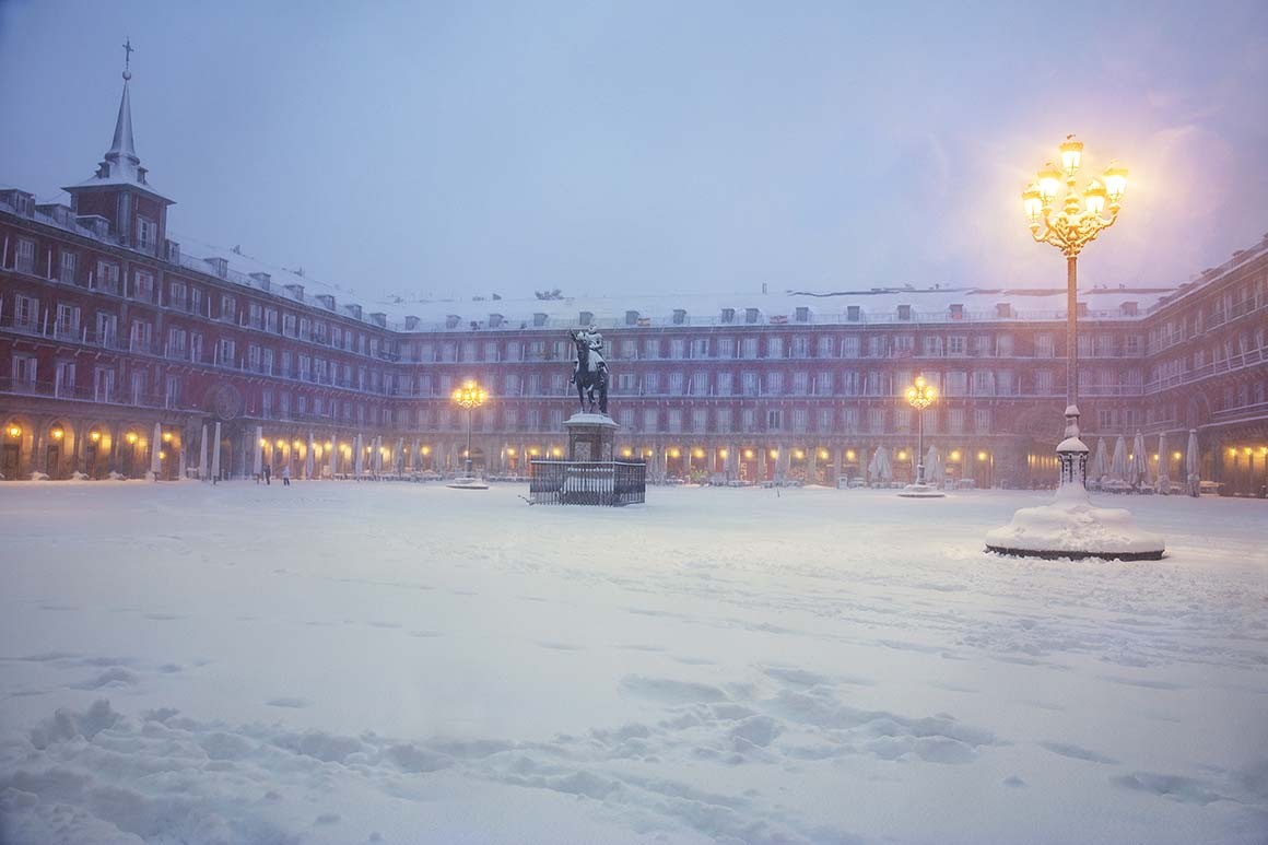 Nieve y silencio en la Plaza