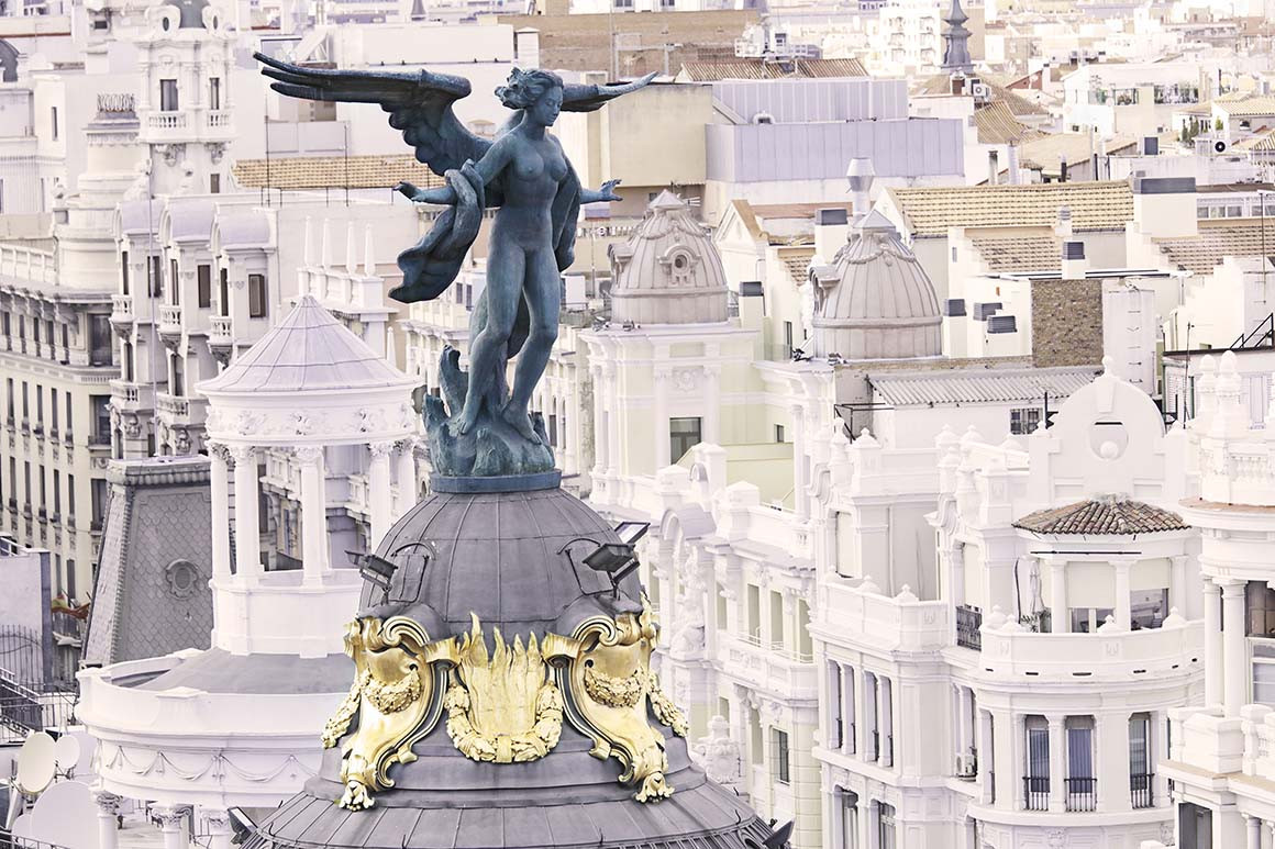 Escultura de Victoria Alada en Madrid